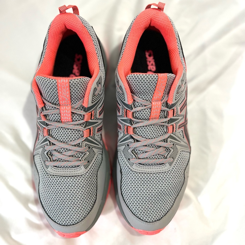 Women’s ASICS Size 11 Worn once